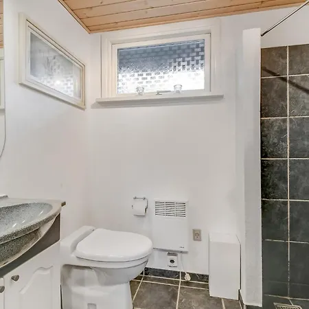 Feriehus 3 Bedroom Cozy In